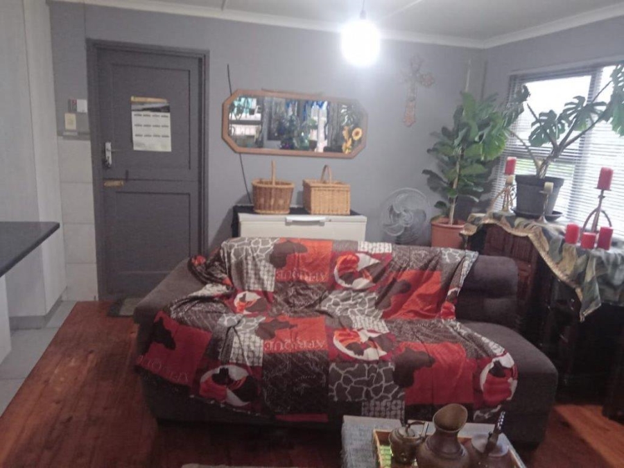 6 Bedroom Property for Sale in Paradise Beach Eastern Cape